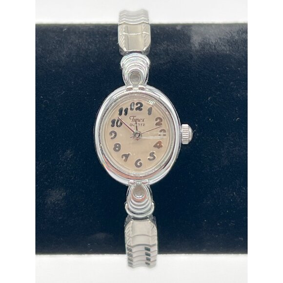 Vintage Timex Quartz Ladies Watch Silver Stainless Steel Bracelet Oval Face - Picture 1 of 5